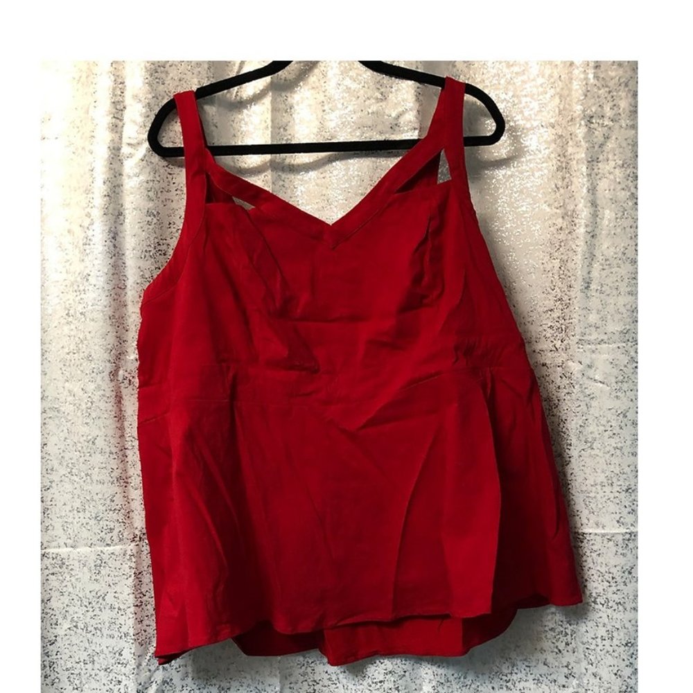 Torrid Red Zip-Up Sleeveless Blouse – Size 4X (NWOT)